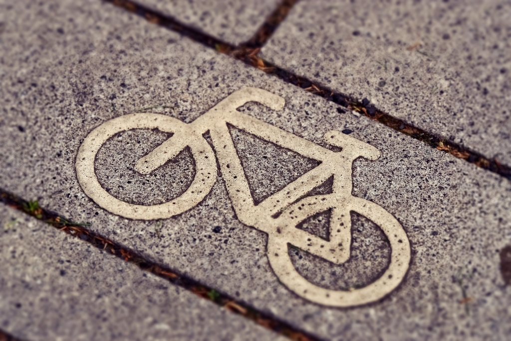 bicycle-path-3444914_1920.jpg