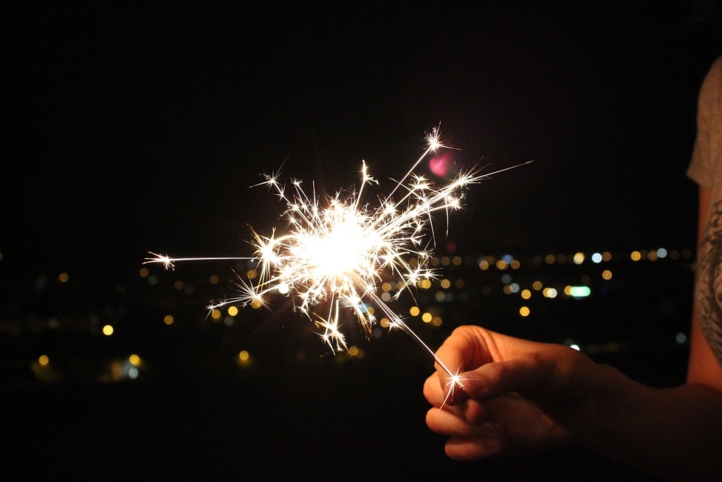 sparkler-2533043_1280.jpg