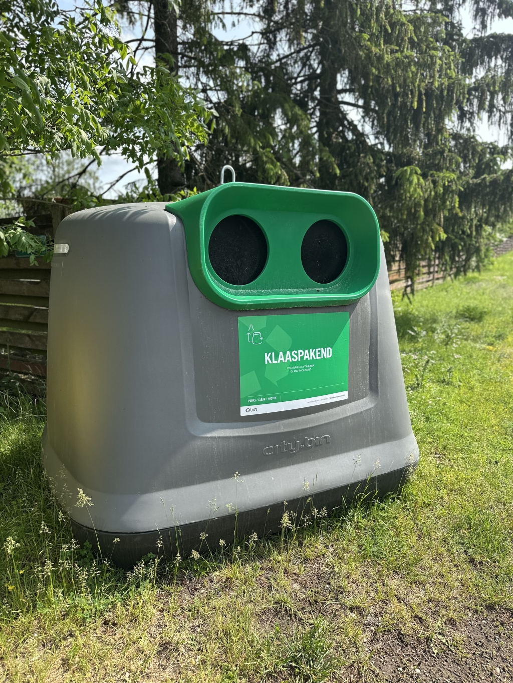 Aiamaa tänava klaasikast